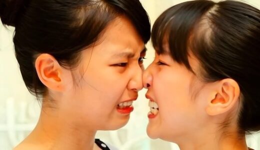 【2025-10-03発売】写真撮影の際言い争いになって、鼻と鼻を合わせながら睨み合う女優【d_673055】【あいろこーぷ】